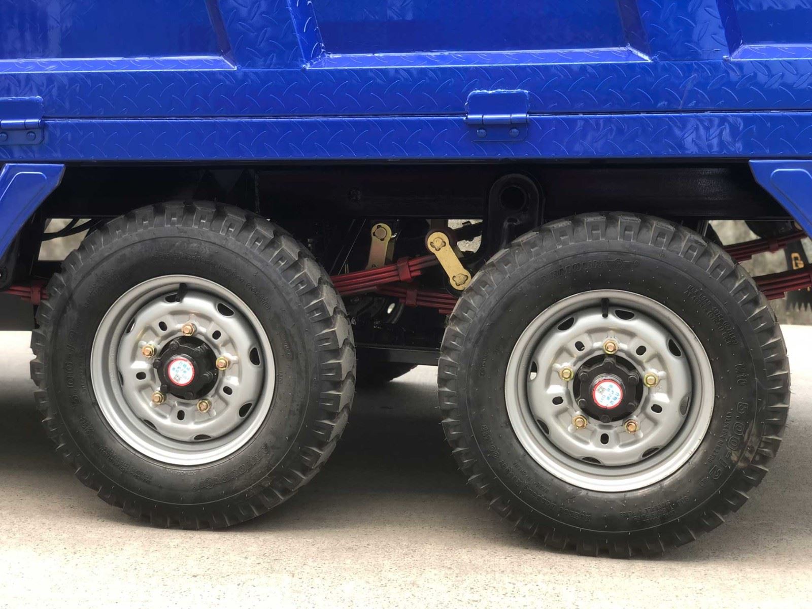 Double Rear Axle Heavy Load motorized Tricycle motorcycle