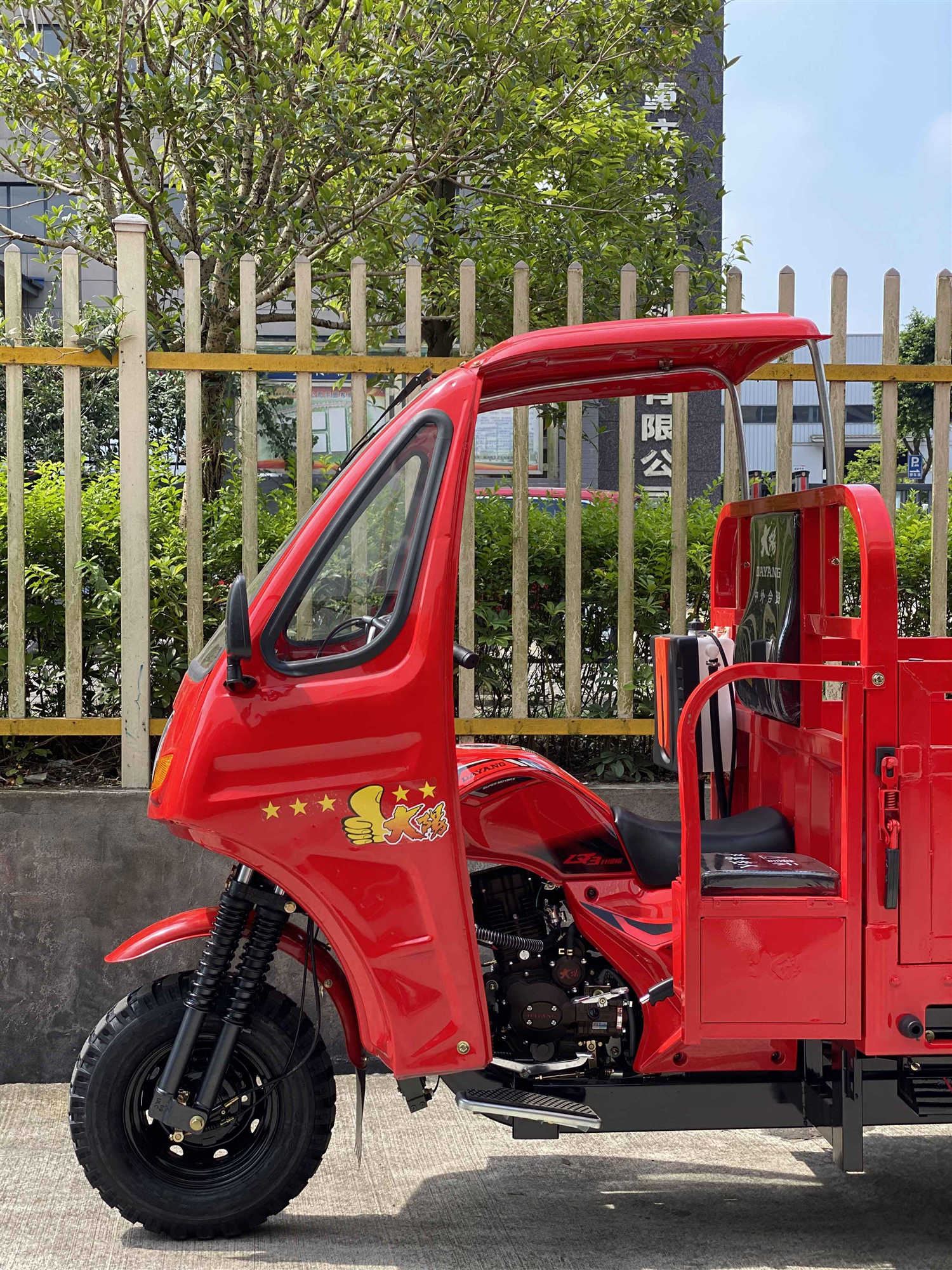 Cargo Motor Tricycle Trike With Cabin gasoline
